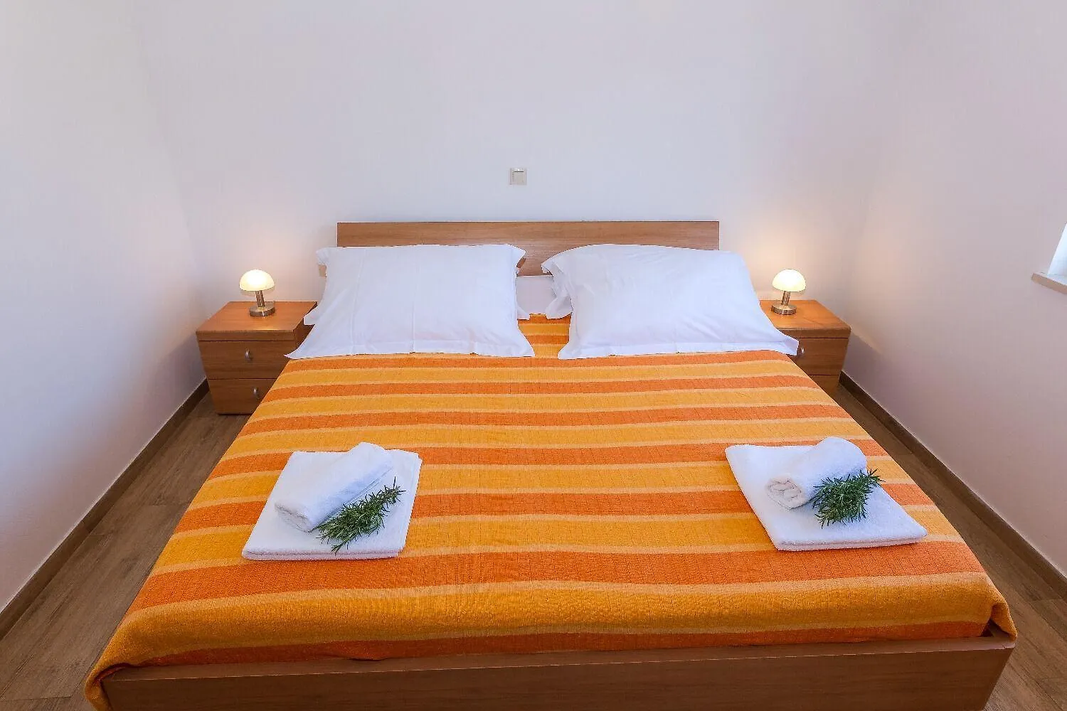 Apartments Zvone1 Veli Rat