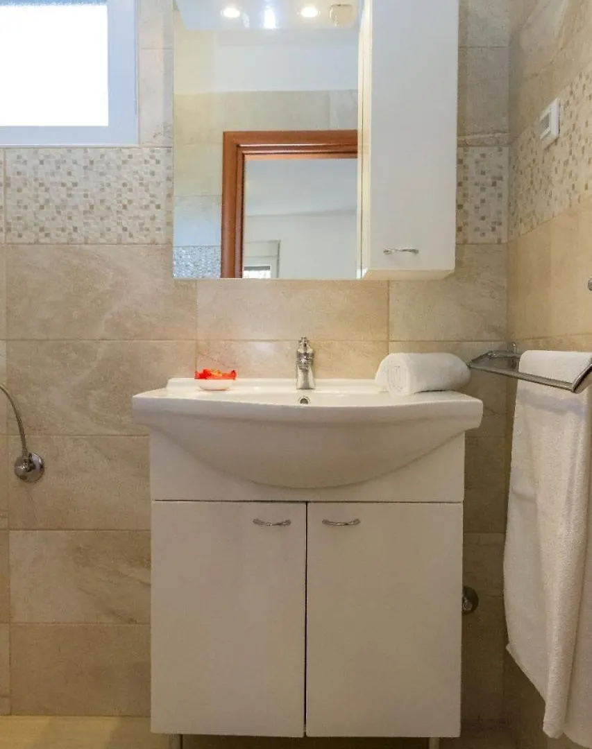 Apartments Zvone1 Veli Rat